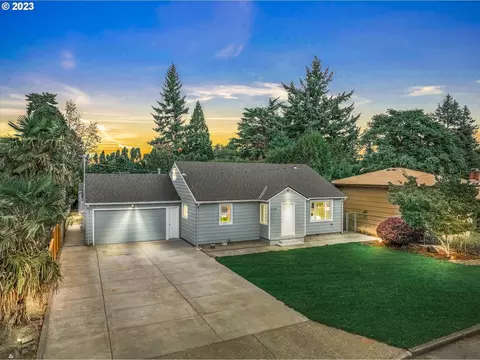 16745 SE Clinton St, Portland, OR 97236