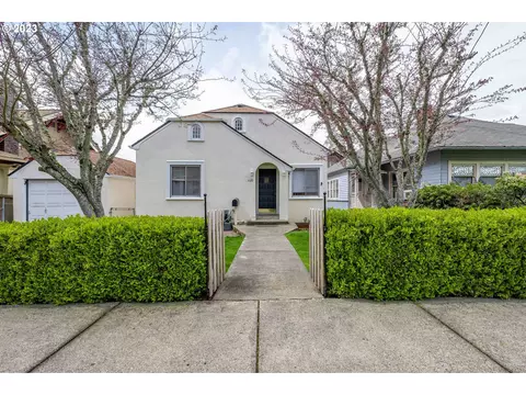 1120 SE Jackson St, Roseburg, OR 97470