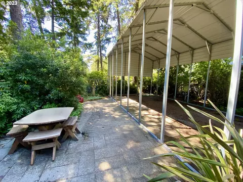 3 Village St, Florence, OR 97439