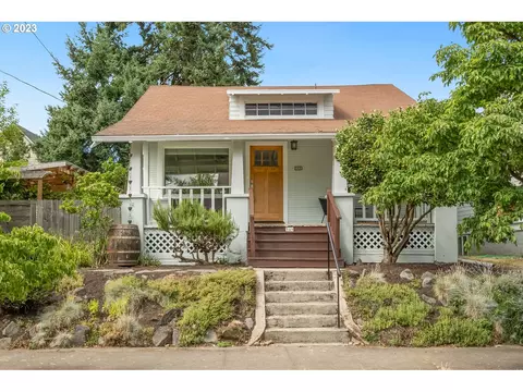 949 NE Roselawn St, Portland, OR 97211