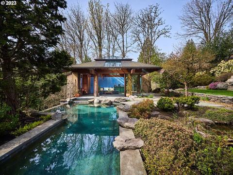 4473 SW Greenleaf Dr, Portland, OR 97221