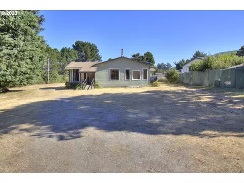 94553 Shadow Ln, Gold Beach, OR 97444