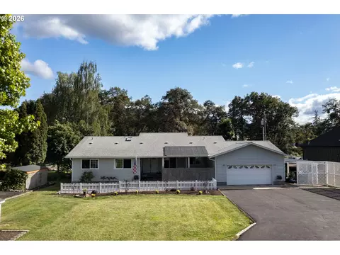 200 Rivershore Dr, Roseburg, OR 97470