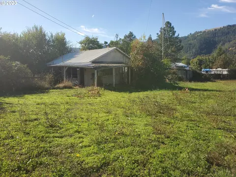 1001 Cornutt St, Myrtle Creek, OR 97457