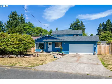 1038 NE Fogarty St, Newport, OR 97365