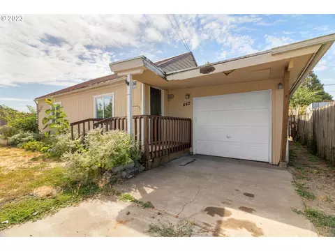 442 Center St, Lebanon, OR 97355