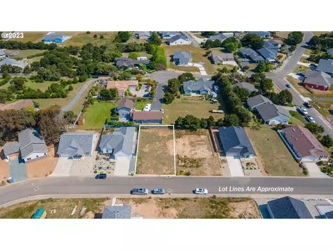 798 Spyglass Dr, Bandon, OR 97411