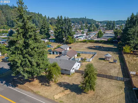 1327 S Water St, Silverton, OR 97381