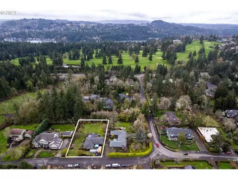 1050 Atwater Rd, Lake Oswego, OR 97034