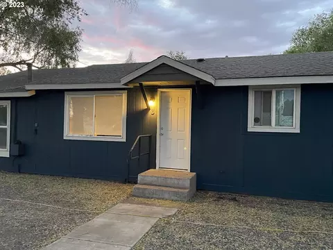 214 SW M St, Madras, OR 97741