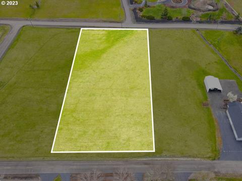 145 Boardwalk Way, Roseburg, OR 97471