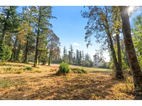 13570 Goodall Rd #2, Lake Oswego, OR 97034