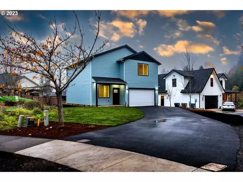 323 Taylor Creek Dr, Sweet Home, OR 97386