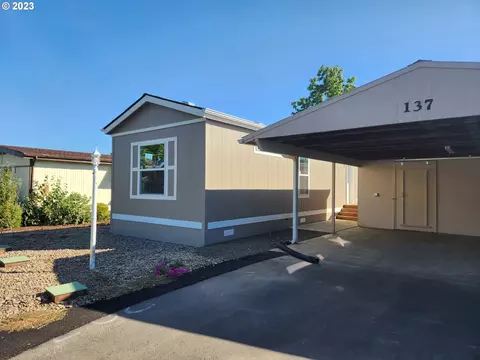 450 SE Lacreole Dr, Junction City, OR 97448