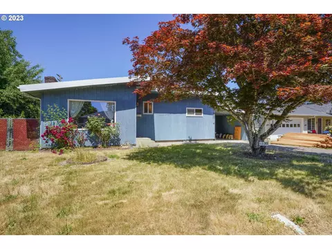 1130 Pennoyer Ave, Cottage Grove, OR 97424