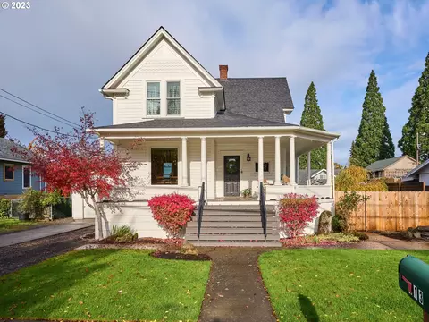 413 Oak St, Silverton, OR 97381