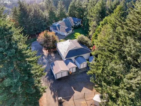 18956 Pacific Crest Dr, Brookings, OR 97415