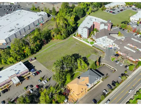 2460 NW Edenbower Blvd # 1, Roseburg, OR 97471