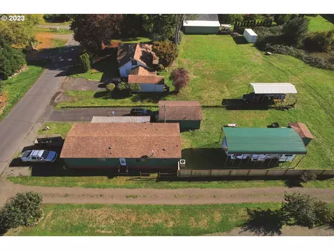 591 W Buford Ave, Siletz, OR 97380