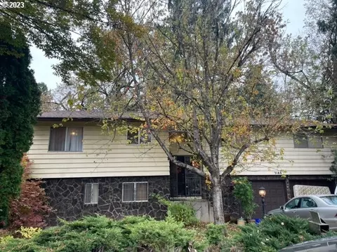 7160 Crownview Ct, Gladstone, OR 97027