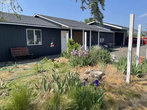 608 D St, Dallesport, WA 98617