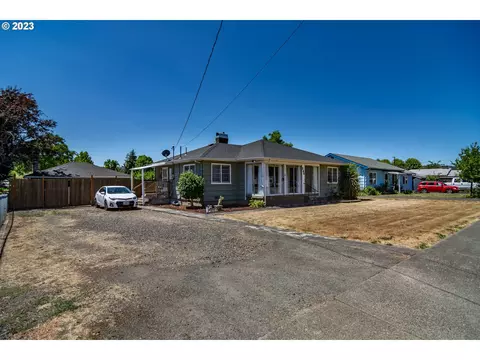 280 NW Division St, Winston, OR 97496