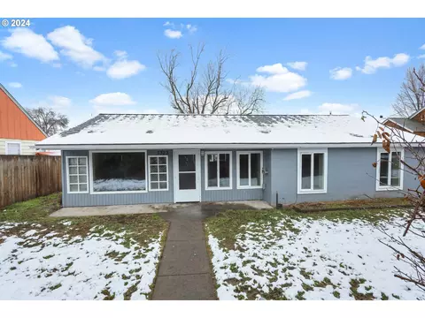 1323 E 15th St, The Dalles, OR 97058