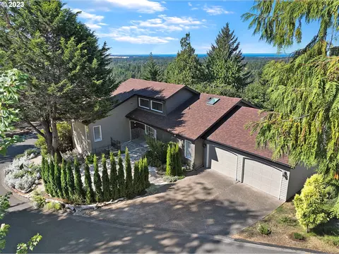 3615 Ocean View Dr, Florence, OR 97439