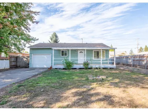 2480 D St, Springfield, OR 97477