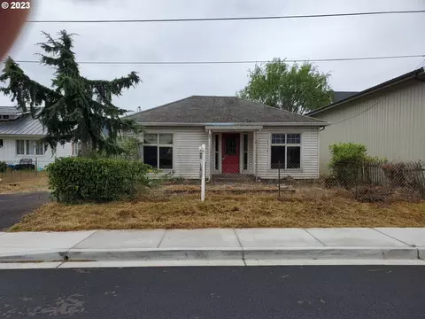 276 E Main St, Lowell, OR 97452