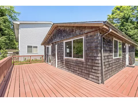 195 S Palisades St, Rockaway Beach, OR 97136