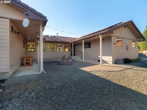 2463 Moorea Dr, Roseburg, OR 97471