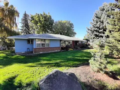 864 N College St, Union, OR 97883