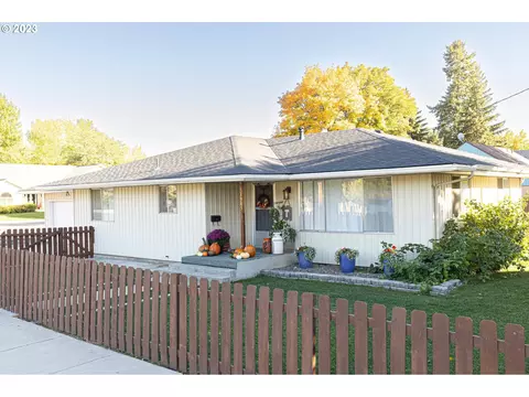 1905 D St, Baker City, OR 97814