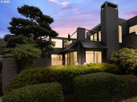 5762 S Riverpoint Ln, Portland, OR 97239