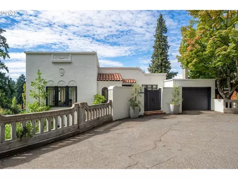 2627 SW Georgian Pl, Portland, OR 97201