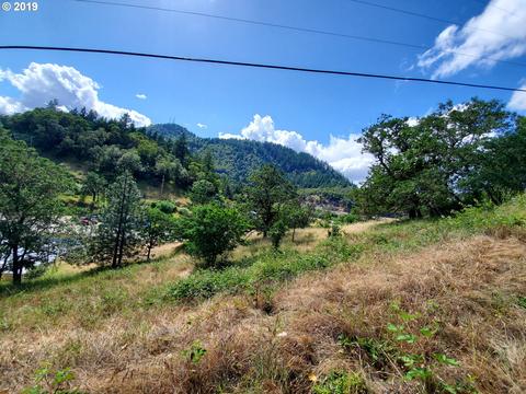 SE Meadowlark, Myrtle Creek, OR 97457