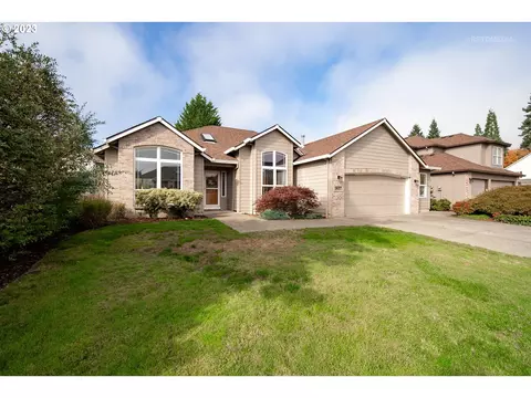 2677 NE Lorie Dr, Hillsboro, OR 97124