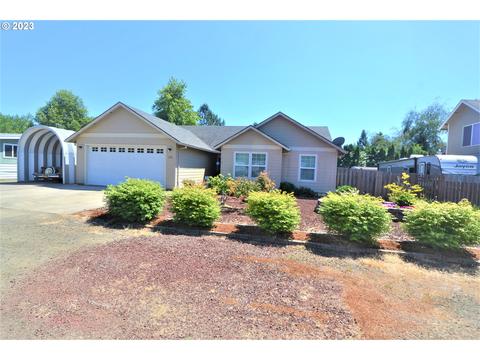 405 Waddell Ave, Amity, OR 97101