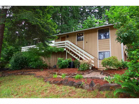 952 S U St, Cottage Grove, OR 97424