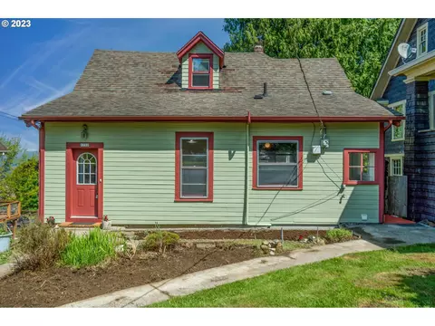 1772 Jerome Ave, Astoria, OR 97103
