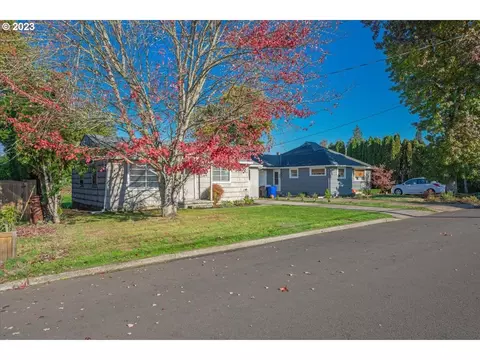 240 E Berkeley St, Gladstone, OR 97027