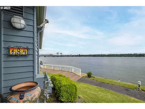 134 N Hayden Bay Dr, Portland, OR 97217