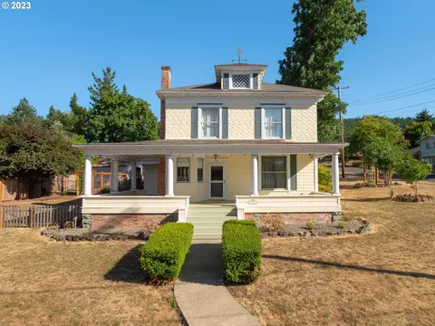 308 SE Walnut St, Oakland, OR 97462