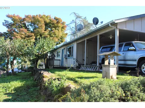 409 Latourette St, Oregon City, OR 97045