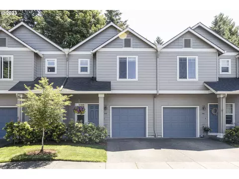 810 E 9th St #D15, Newberg, OR 97132