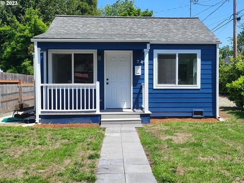 749 9th St, Springfield, OR 97477