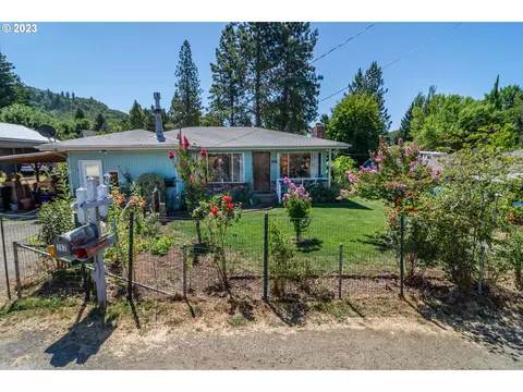 287 Currier Ave, Roseburg, OR 97470