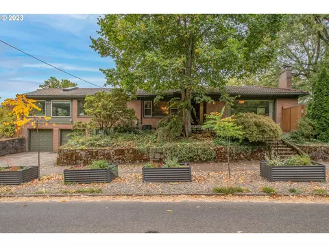 330 SE Cesar E Chavez Blvd, Portland, OR 97214