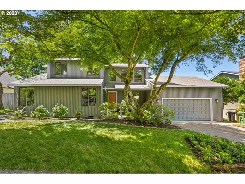 21967 SW Dakota Dr, Tualatin, OR 97062